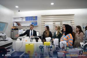 MLS Students Gain Valuable Insights at Dr. Bryar's Clinical Lab